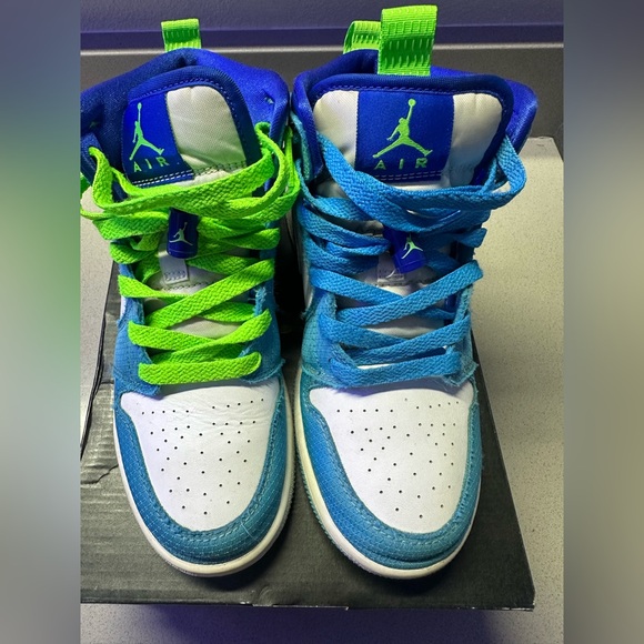 Nike Air Jordan 1 Mid SE (GS)- size 4Y - Picture 7 of 12